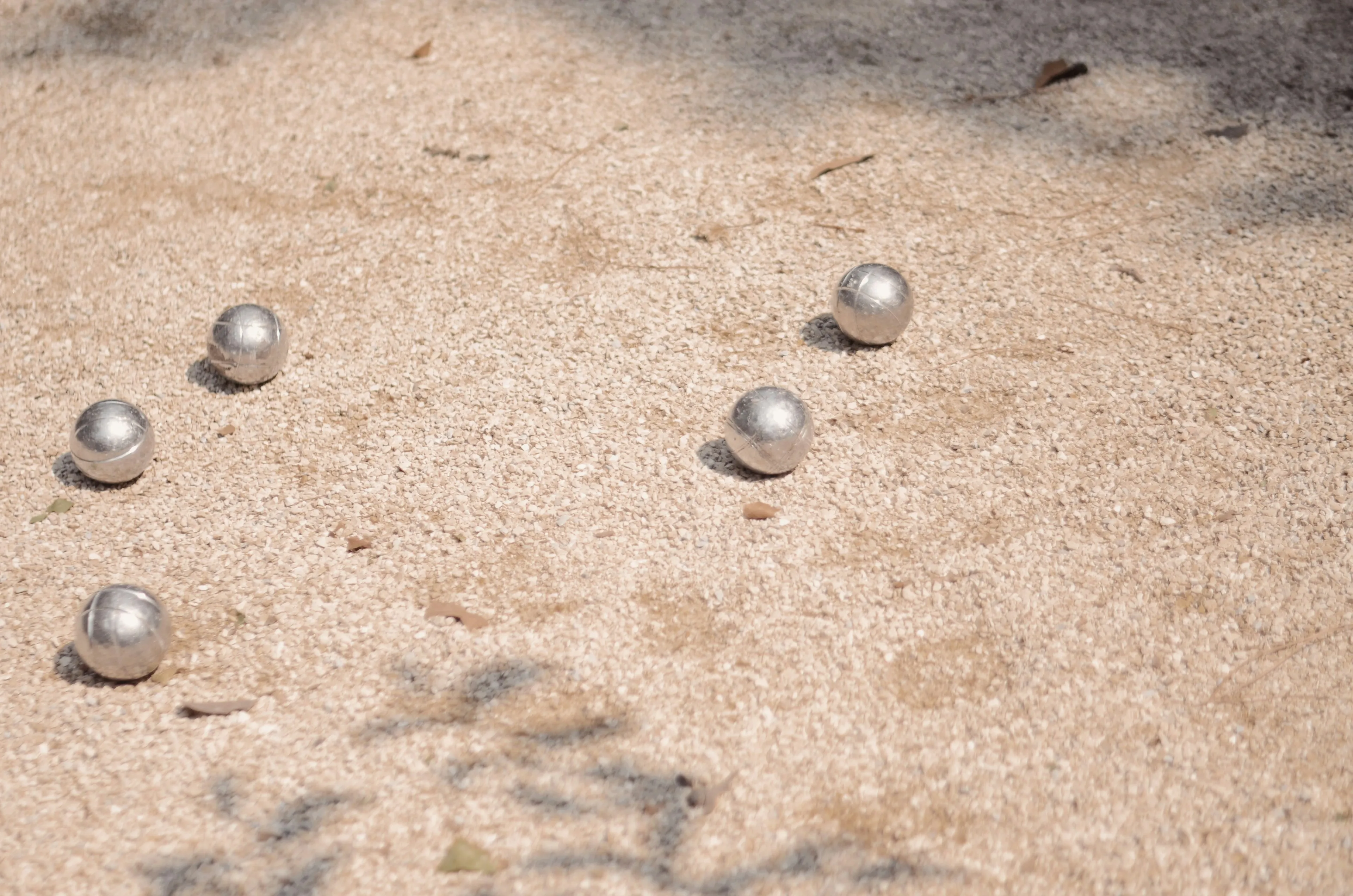 Pétanque-Terrain im Park
